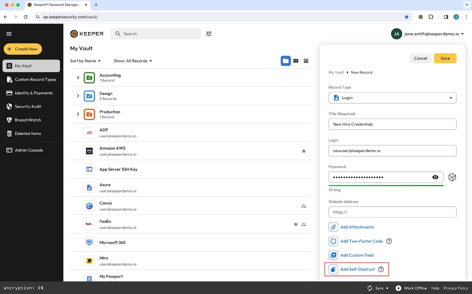 Screenshot des Dashboards des Keeper Passwort Managers, das eine Passwortliste und Sicherheitsfunktionen wie Multi-Faktor-Authentifizierung zeigt.